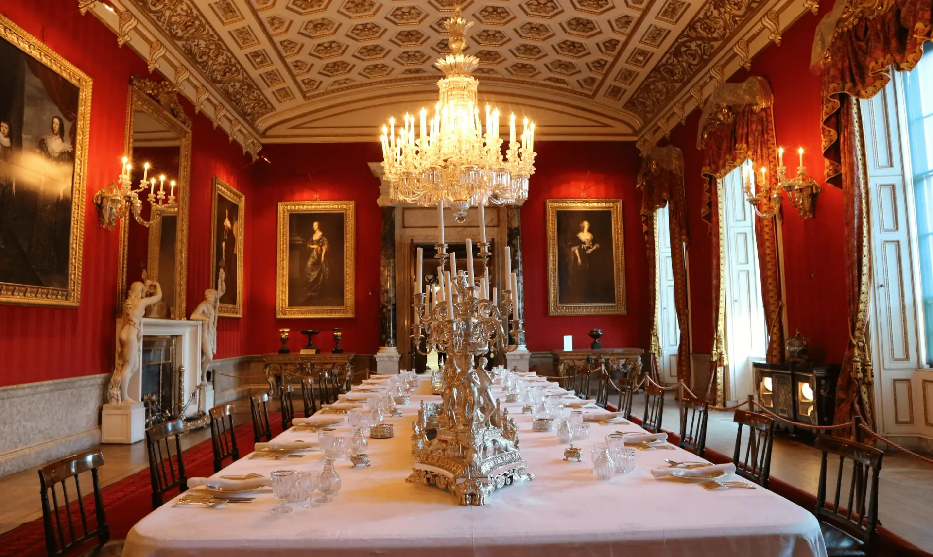 The Luxra bistro dining room