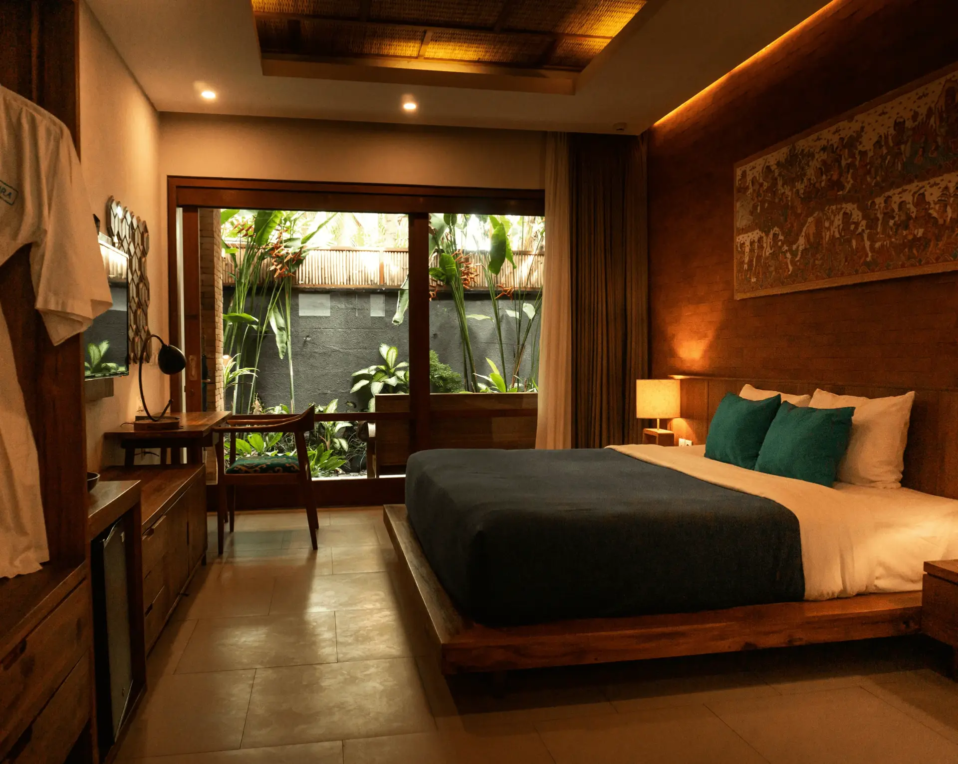 The Crown Suite